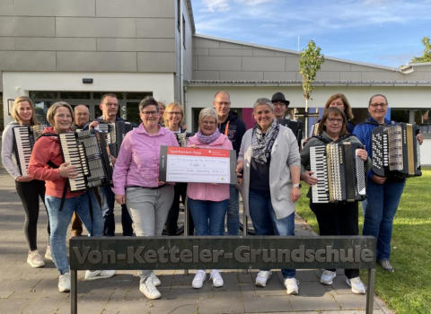 Hohnerklang Spende an Fördergemeinschaft der Von-Ketteler-Schule Oelde